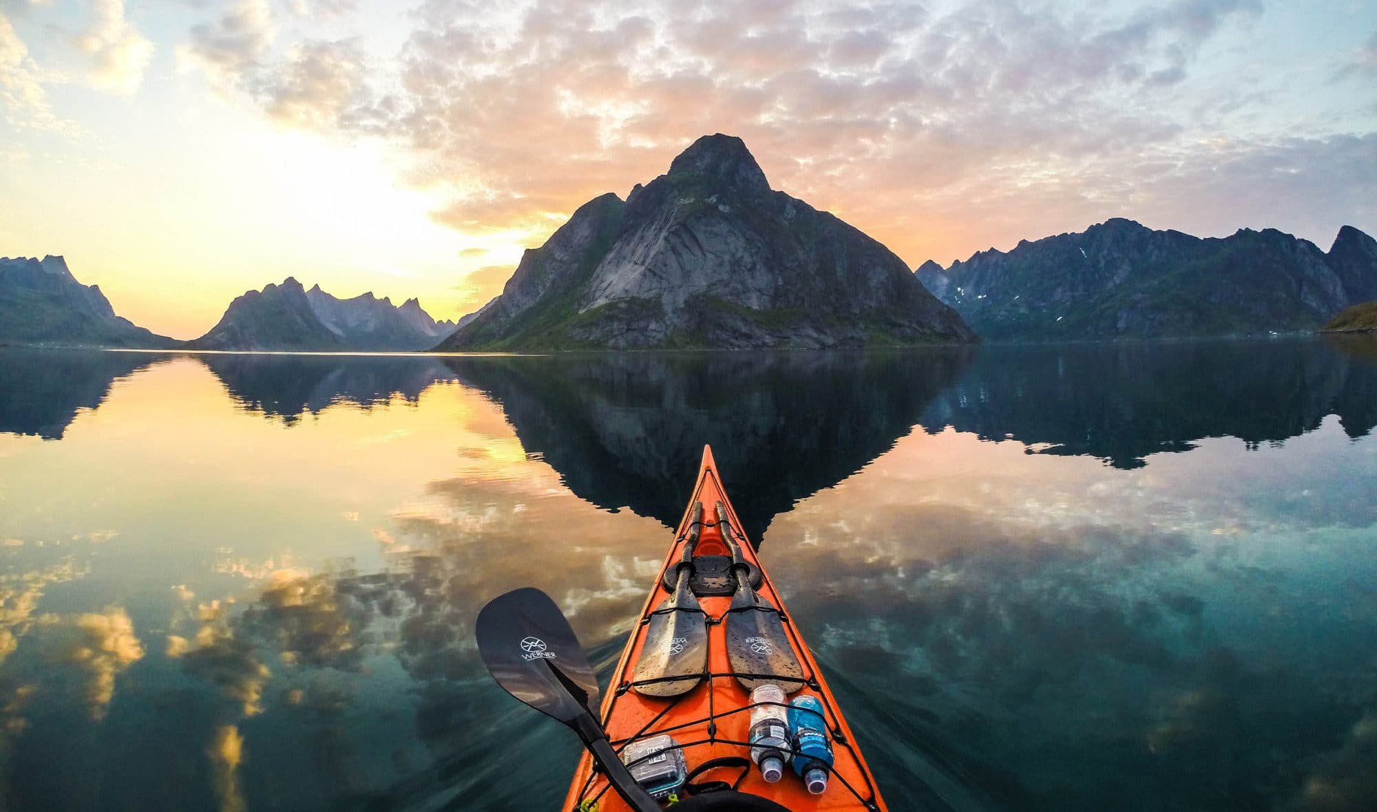 Smukke scener fra en kajak i Norge